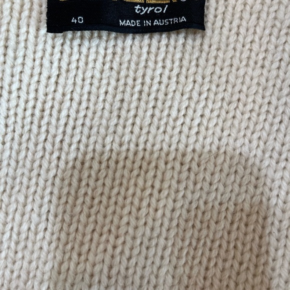 Vintage Ladies Geiger sweater - Picture 7 of 10